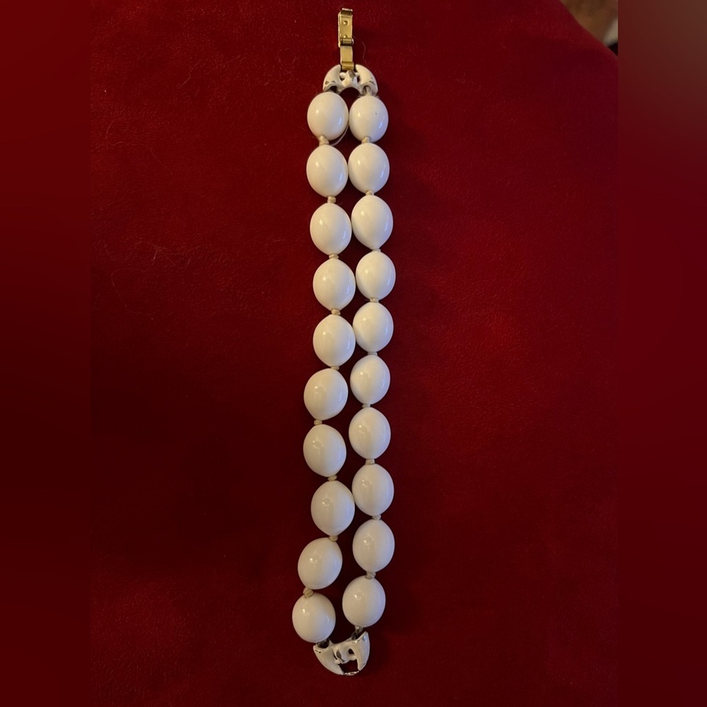 TRIFARI Vintage White Bead Crown Bracelet - Picture 2 of 9